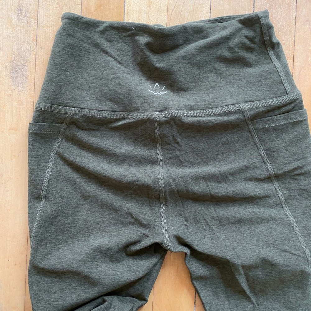 NEVER WORN Beyond Yoga Caught In The Midi High Waisted Legging / Olive / Medium